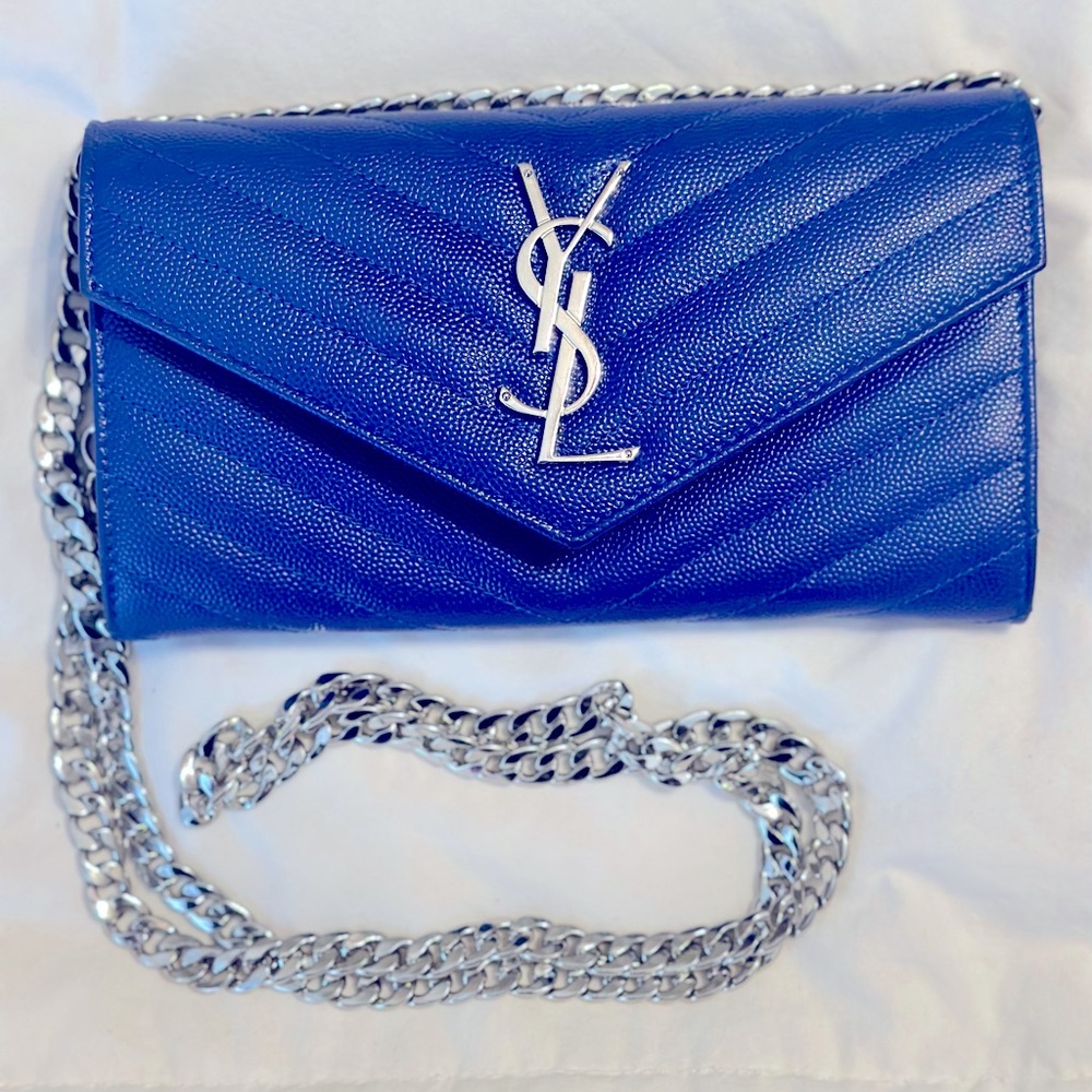 Authentic Gorgeous Grain De Poudre Envelope Crossbody Wallet amazing condition!
